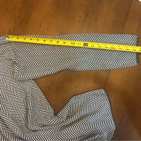 Calvin Klein Black and White Chevron Turtleneck Sweater M - Picture 6 of 6